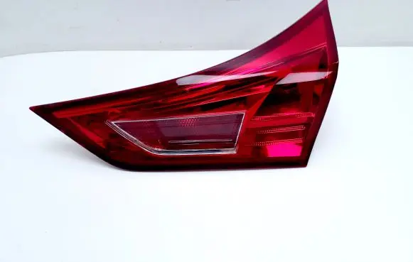 Tailgate rear/tail lights