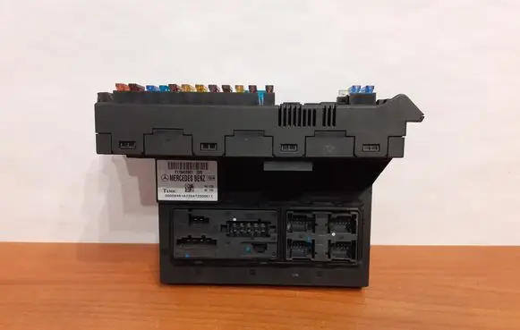 Mercedes-Benz E W211 Fuse box set 6104 2115453801