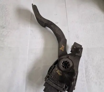 Volvo C30 Accelerator throttle pedal 4M51-9F836