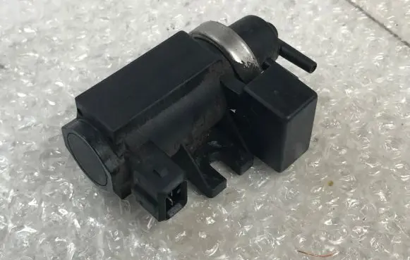 BMW 5 E39 Valve vacuum 2247906