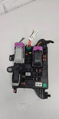 Opel Insignia A Fuse module 1327732204