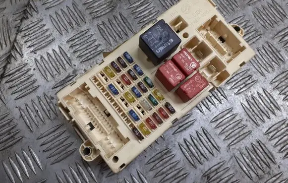 Fiat Stilo Fuse box cover 46797609