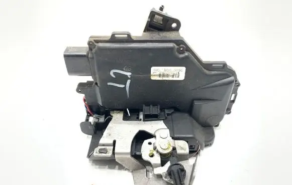Audi A4 S4 B6 8E 8H Rear door lock 8E0839015