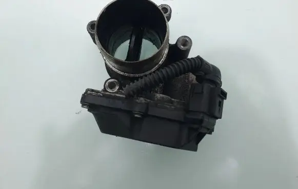 Volkswagen PASSAT B6 Throttle valve 03L128063E