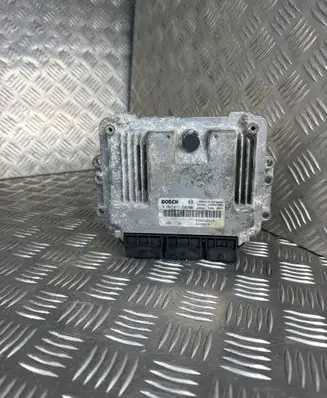 Renault Trafic II (X83) Engine control unit/module 0281015330 8200935115 8200935116