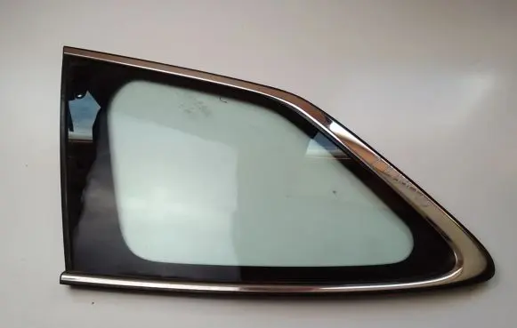 Subaru Outback Rear side window E64300011