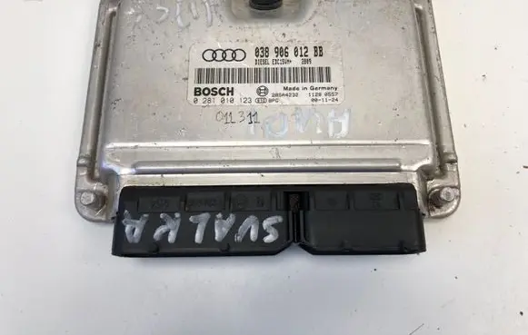 Skoda Octavia Mk1 (1U) Engine control unit/module 038906012BB 0281010123