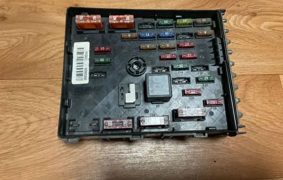 Volkswagen PASSAT B6 Fuse module 3C0937125 63592777