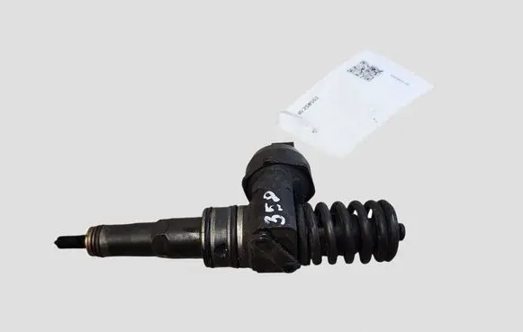 Volkswagen Golf IV Fuel injector 038130073
