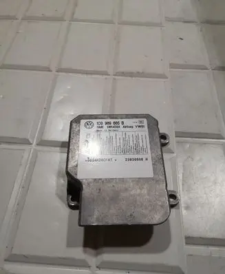 Volkswagen PASSAT B5.5 Airbag control unit/module 1C0909605B 5WK43124