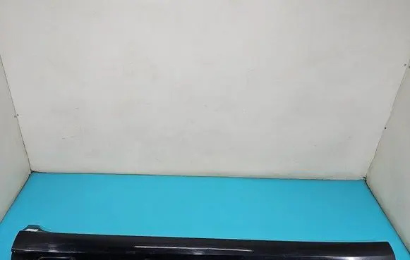 Foot area side trim