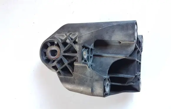 Mercedes-Benz E W213 Engine mounting bracket A6542232200