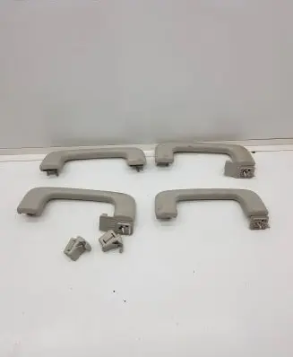 Mitsubishi L200 A set of handles for the ceiling 