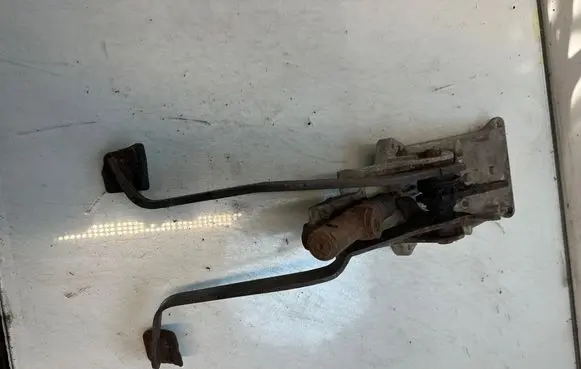 Volkswagen Transporter - Caravelle T3 Pedal assembly 251721111