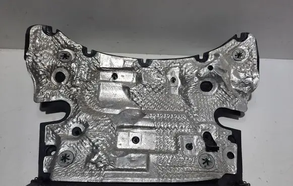 Volkswagen Touareg II Heat shield in engine bay 7P6819523