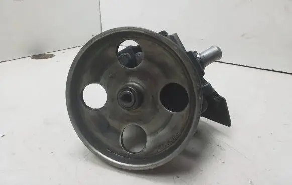 Peugeot 407 Power steering pump 9637000880