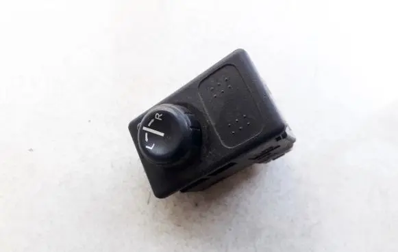 Nissan Almera Tino Wing mirror switch