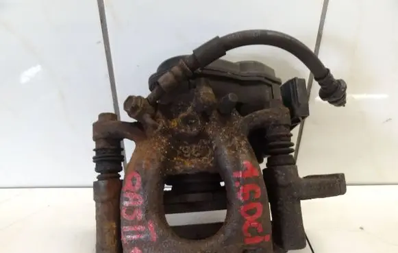 Nissan Qashqai Rear brake caliper