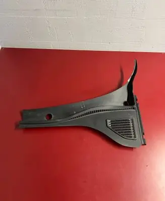 Volkswagen PASSAT B8 USA Windshield trim 561819403B