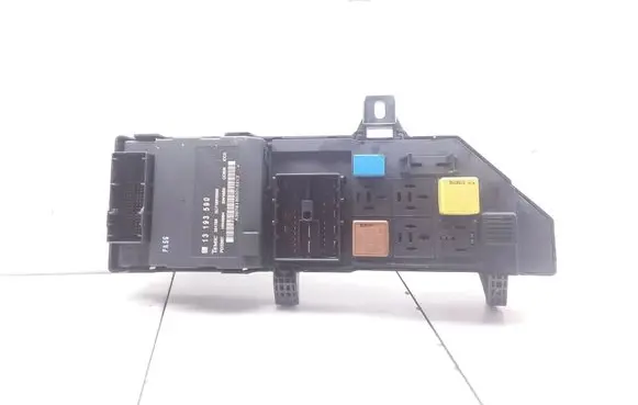Opel Vectra C Fuse module 13223678 13193590