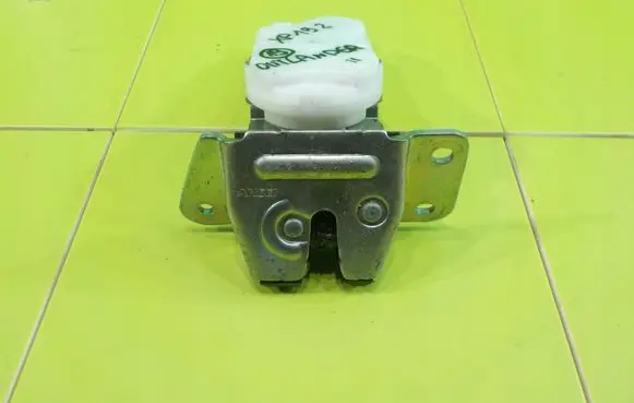 Mitsubishi Outlander Tailgate exterior lock 