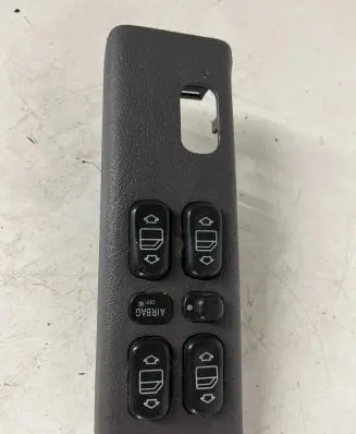 Mercedes-Benz A W168 Electric window control switch 1688202810 03753200