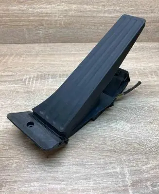 BMW 5 F10 F11 Accelerator throttle pedal 6858574 25916010 WithPlug