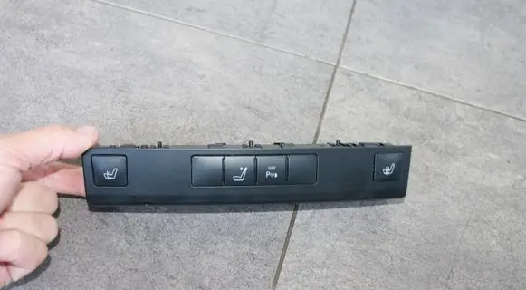 Mercedes-Benz E W212 Seat heating switch A2128202610 33911101