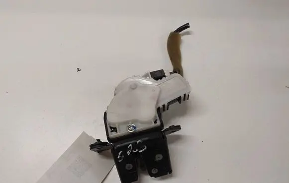 Mazda 3 II Tailgate/trunk/boot lock/catch/latch C6728