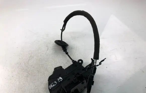 Renault Clio IV Coupe door lock (next to the handle) 825002104R