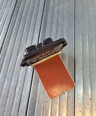 Mazda 2 Heater blower motor/fan resistor HB151D570 5627E17