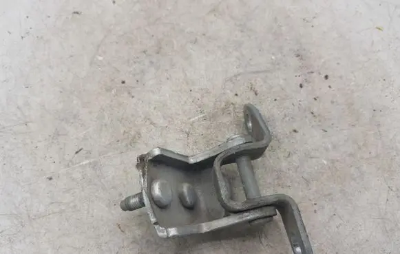Toyota Avensis T220 Rear door lower hinge NOCODE