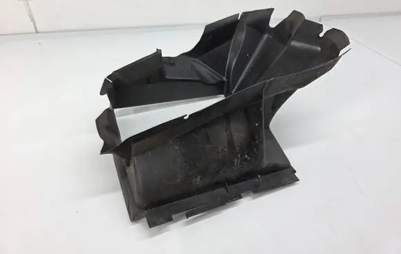 Volkswagen Touareg II Intercooler air channel guide 7P6117336