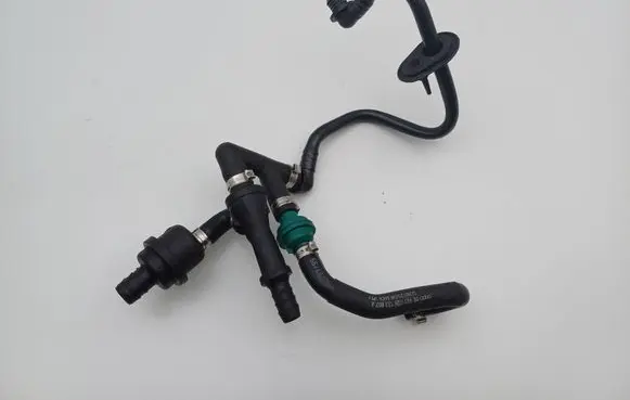 Audi A4 S4 B5 8D Vacuum line/pipe/hose 058133753B 078133783M 027133784E