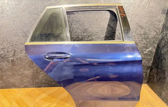 Mercedes-Benz C W205 Rear door