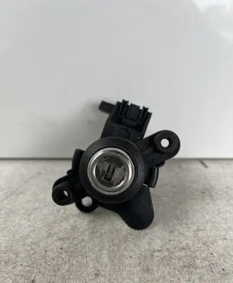 BMW 3 E46 Tailgate exterior lock 8196052