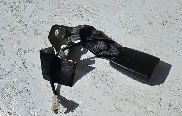 Nissan Qashqai Rear seatbelt buckle 308333210
