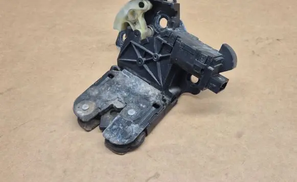 Audi A6 S6 C6 4F Tailgate/trunk/boot lock/catch/latch 8P4827505B