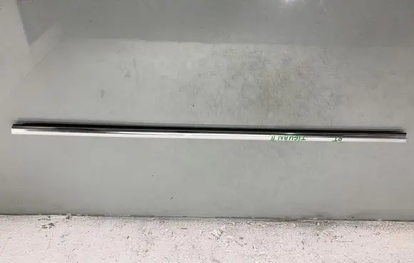 Volkswagen Tiguan Sliding door rubber seal 5NA839476B