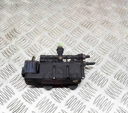 Land Rover Discovery 3 - LR3 Air suspension control unit module (rear) RVH000095