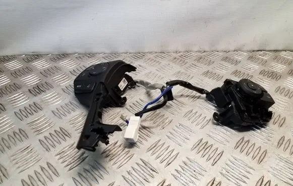 Toyota Auris E180 Steering wheel buttons/switches 