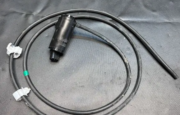 Toyota Hilux VIII Windscreen/windshield washer pump 853300K021 AE0602106930