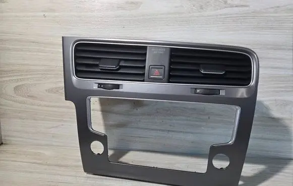Volkswagen Golf VII Dash center air vent grill 5G1819728