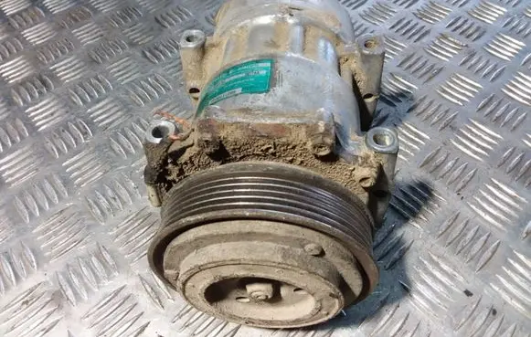 Renault Laguna I Air conditioning (A/C) compressor (pump) 7700111289