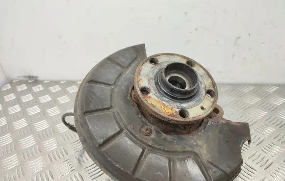 Volkswagen Tiguan Front wheel hub