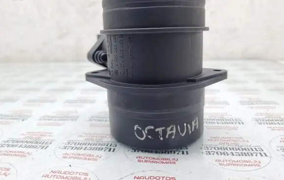 Skoda Octavia Mk2 (1Z) Mass air flow meter 074906461B 0281002461