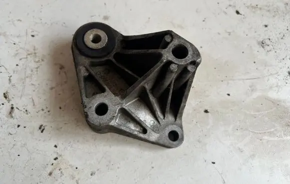 Ford Grand C-MAX Gearbox mounting bracket AV616P093NA