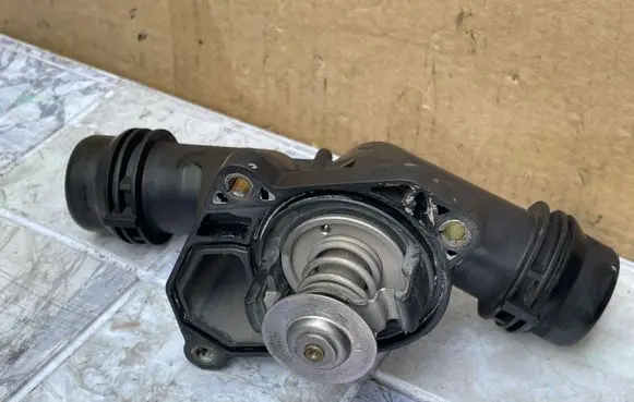 BMW 5 E39 Thermostat 