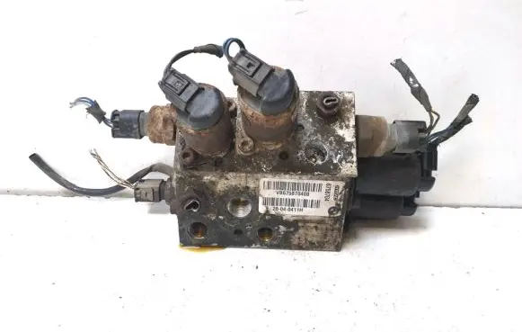 BMW 7 E65 E66 Air suspension valve block 6758704