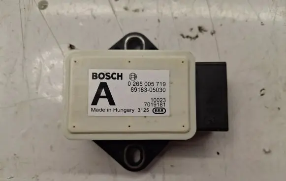 Toyota Avensis T270 ESP acceleration yaw rate sensor 0265005719 8918305030